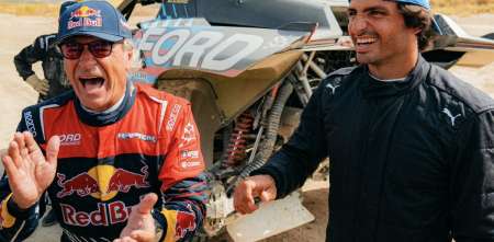 Sainz, atónito al subirse a la Ford Raptor con la que su padre correrá en 2026: “Fue uno de los mejores días de mi vida”