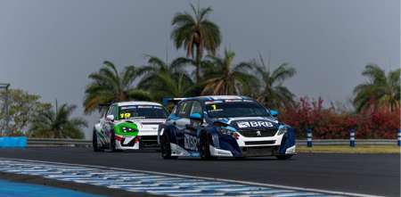 TCR South America: Cardoso aprovechó una distracción de Leo Reis y se quedó con la primera carrera en Velocitta