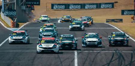 TCR South America: lo que no se vio del cruce entre Cardoso y Pernía en Velocitta