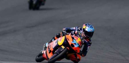 Moto3: Perrone y Morelli salieron airosos y sumaron en el GP de Malasia
