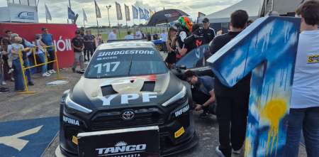 TC2000: ¡Misil uruguayo! Rossi le ganó el duelo a Ciarrocchi y se quedó con la pole en Mercedes