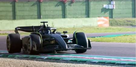 F1: Checo Pérez ya gira en Imola, en el estreno de Cadillac en pista