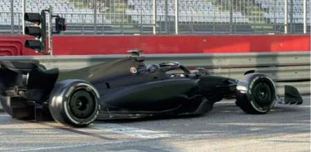 F1: ¡A lo Maradona! Checo Pérez giró en Imola con una Ferrari negra