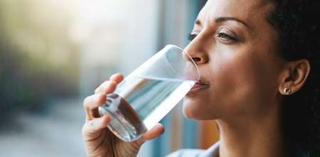 Salud y bienestar: ¿Por qué la hidratación es la clave olvidada de tu energía, piel y mente?