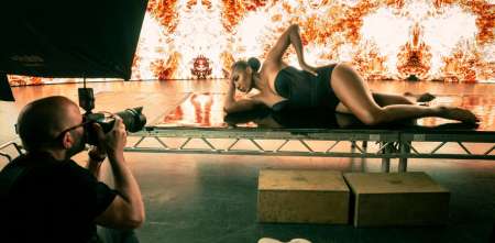 Calendario Pirelli 2026 "Elementos": presentación en la Casa de Praga