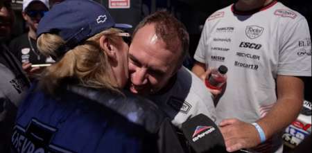 TC: “Sos una buena persona”, el emotivo momento de Werner con una fanática de Chevrolet en Toay