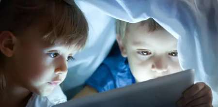 Niñez y pantallas: qué dice hoy la evidencia científica sobre aprendizaje, atención y salud mental
