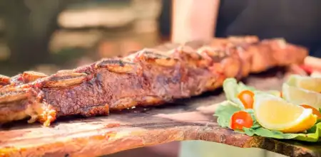 Cinco pueblos gourmet de Argentina para manejar y comer bien