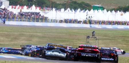 "Con una carrera de Turismo Carretera, yo llevo a un chico a correr un año entero a Europa"
