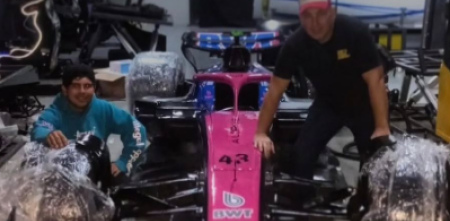 ¡En familia! Padre e hijo construyeron una réplica del Alpine de Colapinto en tamaño real