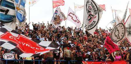 TC: ¡El publico presente! La hinchada festejó el quinto titulo de Canapino en La Plata