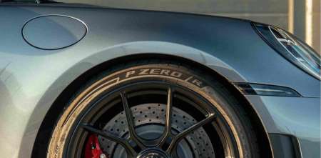 Los nuevos neumáticos Pirelli P Zero R y P Zero Trofeo RS equipan el Porsche 911 GT3