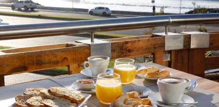 Verano 2026: cuánto cuesta desayunar frente al mar en Mar del Plata