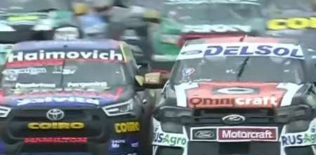 TC Pick Up: ¡Golpe de escena! Gianini y Werner tocaron en la largada y se complicaron en La Plata