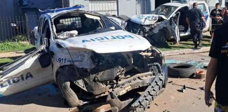 Las impactantes imágenes de un choque entre dos patrulleros en González Catán