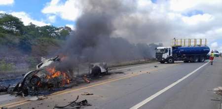 Brutal tragedia en Brasil: murieron 11 personas por un choque frontal entre dos camionetas