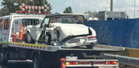 Un valioso auto de colección terminó destrozado tras un fuerte choque en la Panamericana
