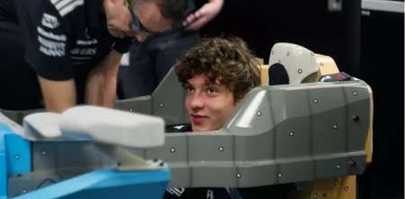 F1: Kimi Antonelli probó su flamante butaca en Mercedes