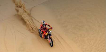 Dakar 2026: Luciano Benavides logró un P4 y lidera la General de Motos; Howes se impuso en la Etapa 11