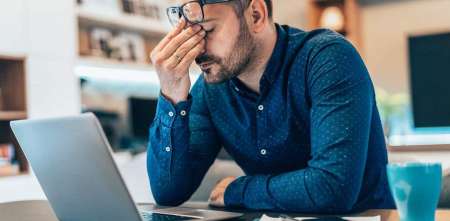 La fatiga tecnológica: por qué estamos desconectándonos. Minimalismo digital y el creciente rechazo al hiperconsumo de pantallas