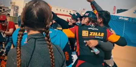 Dakar 2026: ¡Todos juntos! Cavigliasso, Pertegarini y Zille se sumaron al eufórico festejo de Luciano Benavides