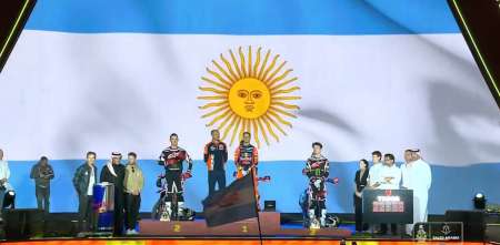 Dakar 2026: ¡Piel de gallina! Así sonó el himno argentino en Arabia Saudita por la consagración de Luciano Benavides