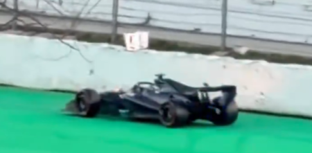 F1: el Aston Martin AMR26 salió a pista en Barcelona y se quedó parado ¿Qué pasó?