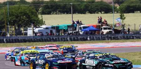 Con más de 300 carreras, un referente tuvo un acto de amor hacia su hijo para que este inicie su camino hacia el TC