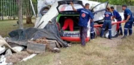 ¡Impactante! Un piloto de la Clase 2 del Turismo Pista se estrelló y rompió el muro del Mouras de La Plata