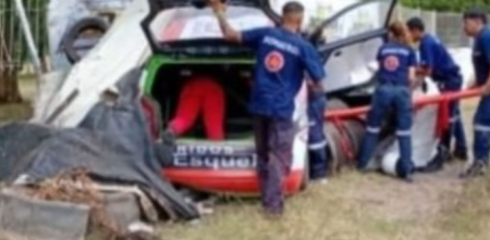 IMÁGENES SENSIBLES: se descompuso al volante, perdió el casco y le suspendieron la licencia