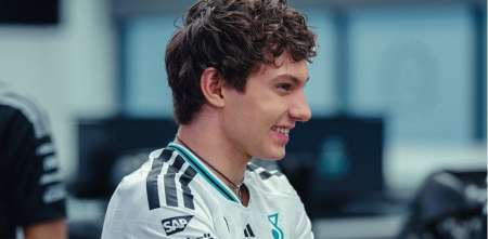 F1: Kimi Antonelli recibió un Mercedes edición limitada con valor de 225 mil dólares