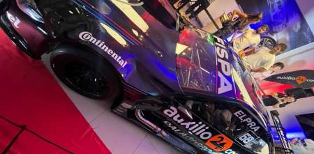 TC: "Esto es un gran honor para mí", la emoción de Santero en la presentación del BMW