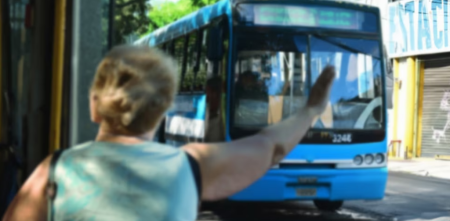 Se cayó en un colectivo y ganó el juicio después de once años