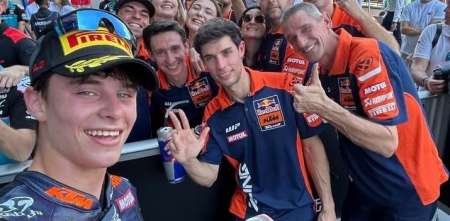 Moto3: Perrone y una remontada inolvidable en Tailandia: “Empujé al límite y en la última vuelta cerré los ojos y fui por todo”