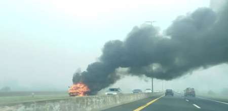 Un camión se prendió fuego en medio de la autopista Buenos Aires-La Plata