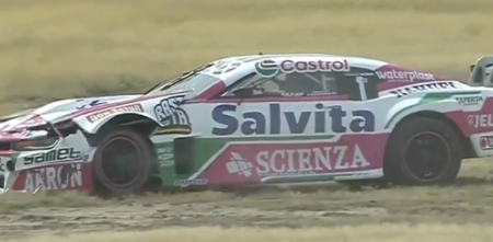 TC: un neumático y un golpe generaron el abandono de Canapino en Viedma
