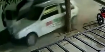 VIDEO: Accidente con fortuna en Neuquén: perdió el control, chocó y casi atropella a un panadero