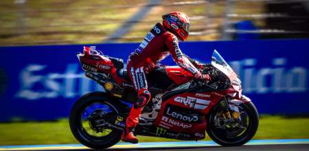 MotoGP: Marc Márquez sufrió una dura caída, se recuperó y volvió a pista para meterse dentro del top diez