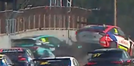 TCR South America: el brutal accidente entre Piquet Jr y Massa en Cascavel