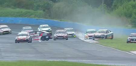 TN APAT: ¡Largada accidentada! Ardusso y Castellano terminaron contra el muro en la tercera serie en Rosario