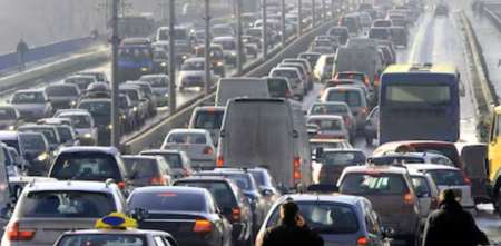 ¿Cómo se puede evitar el estrés y las malas situaciones en los embotellamientos?