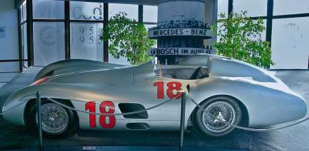 F1: ¿Cuál es la historia del auto de Fangio que manejará Colapinto en el Road Show?