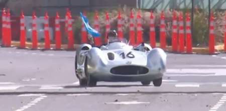 F1: con un casco similar al que usaba Juan Manuel Fangio y la bandera Argentina, así giró Franco Colapinto a bordo de la "Flecha de Plata"