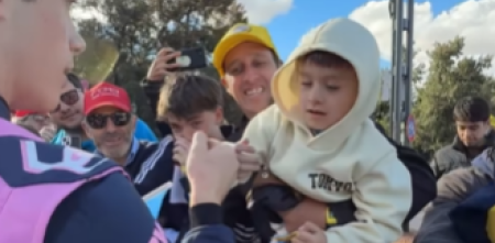 F1: el saludo especial de Franco Colapinto a un fanático durante el Road Show