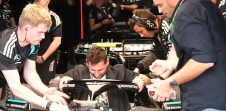 F1: ¿Cambia de deporte? Messi se subió al Mercedes de Antonelli en la previa del GP de Miami