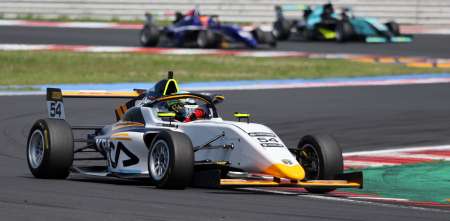 F4 Italiana: el Alpha 54 Racing pone en marcha su temporada junto a Federico Díaz y Thiago Palotini