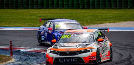 TCR World Tour: Guerrieri y Zago dejaron atrás los entrenamientos en Misano