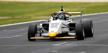 F4 Italiana: Díaz Quaglia no pudo completar la primera final en Misano