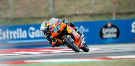 Moto3: Perrone voló y logró su primera pole position del año en el GP de Cataluña; Morelli largará desde la segunda fila
