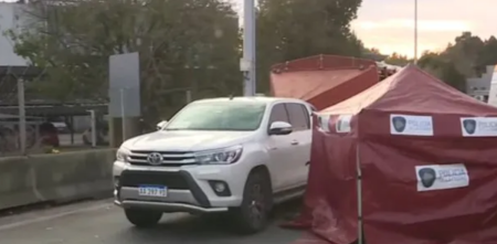 Terrible accidente en la autopista Perito Moreno: un hombre murió atropellado y hay otro herido
